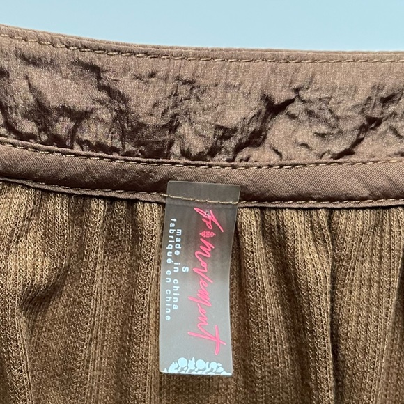 Free People~Banyan Tree Brown~Dakota Crop - Picture 5 of 10